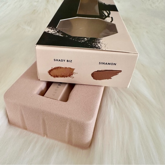 Fenty Beauty by Rihanna “Lil Bronze Duo” Mini Bronzer Set - Picture 4 of 5